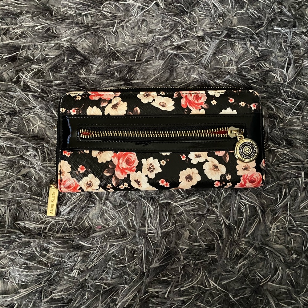 Anne Klein Zip Wallet